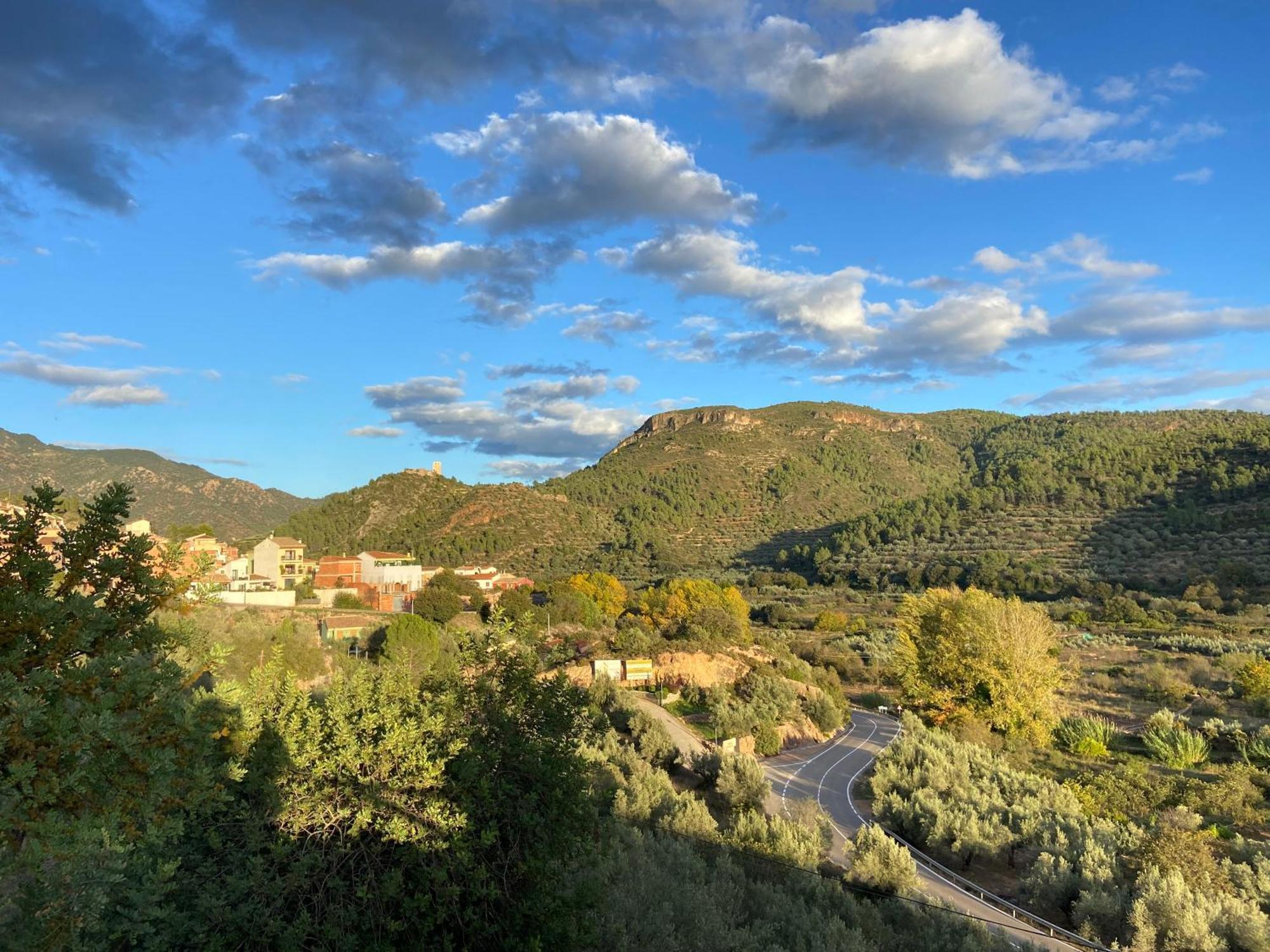 Remote Work In Spanish Mediterranean Countryside Vall de Almonacid Buitenkant foto